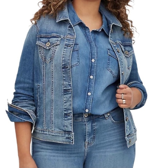 Torrid Denim Jean Jacket Medium Wash Blue Stretch Trucker Slightly Distressed - Picture 13 of 13